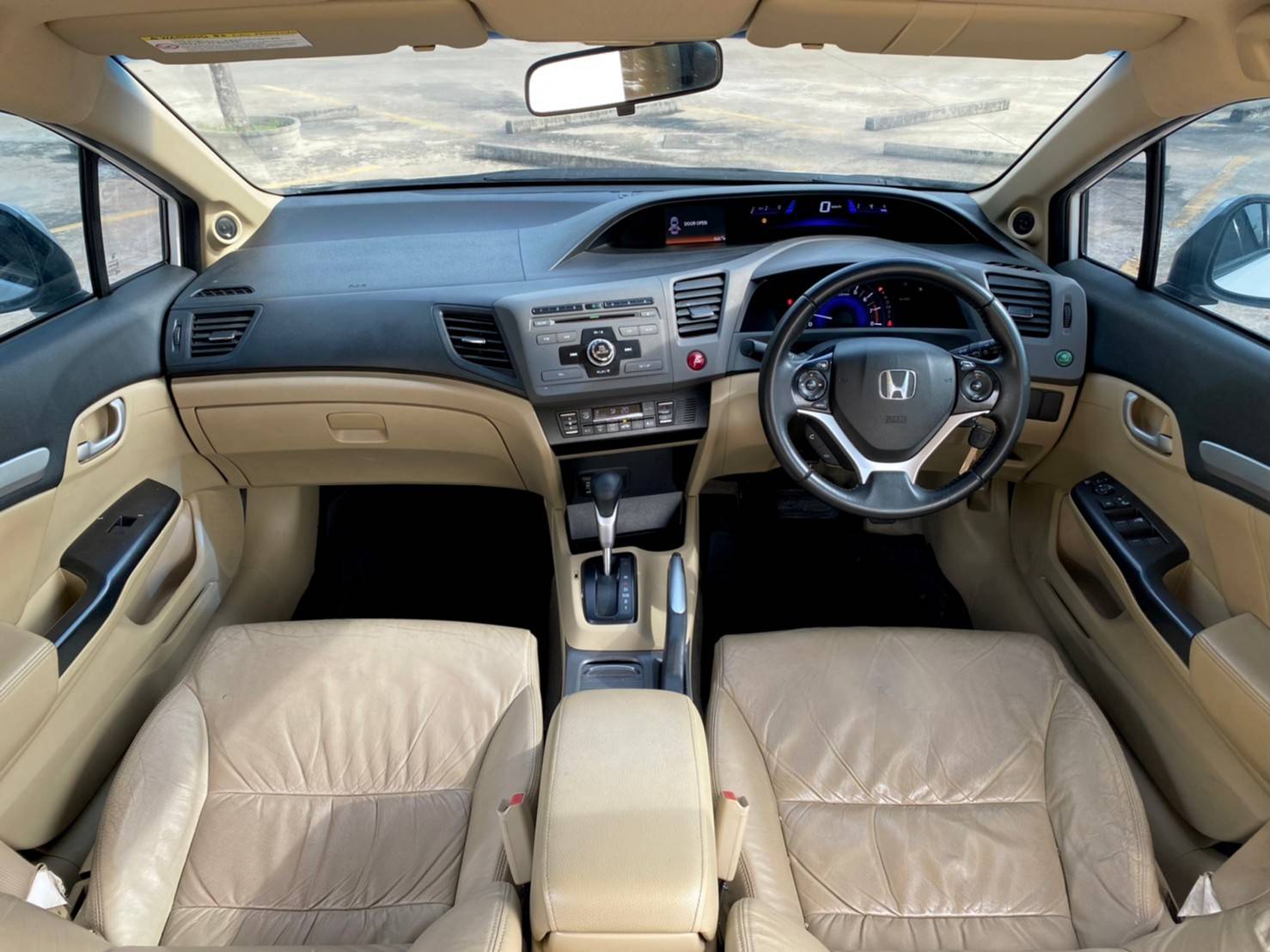 HONDA CIVIC 1.8E (โฉม FB) ปี 13 สวยกริ๊บ เจ้าของเดียว ยางใหม่ปี 2022 ไม่ติดแก๊ส ไม่มีชน กุญแจสำรองครบ (รูปที่ 8)