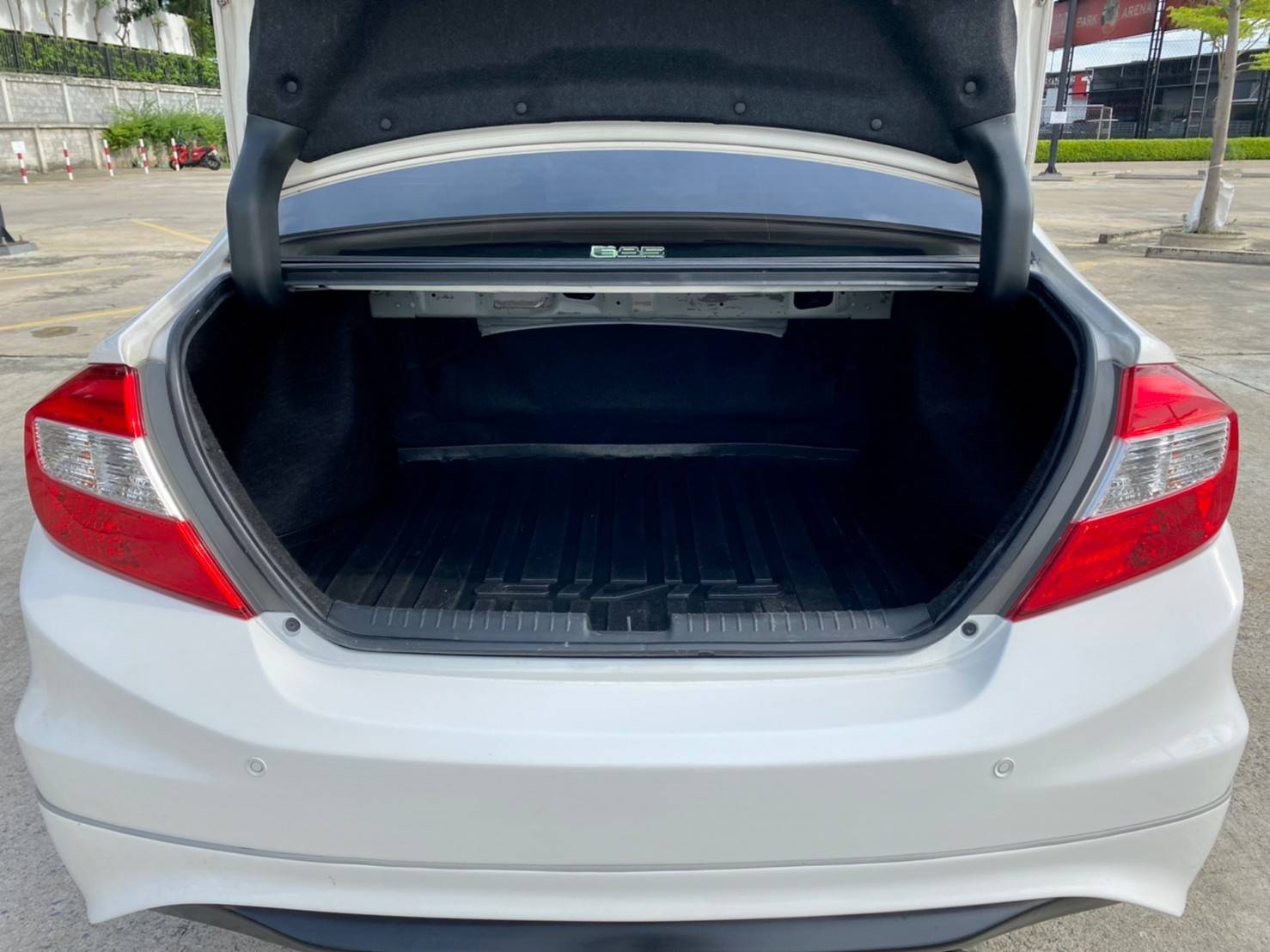 HONDA CIVIC 1.8E (โฉม FB) ปี 13 สวยกริ๊บ เจ้าของเดียว ยางใหม่ปี 2022 ไม่ติดแก๊ส ไม่มีชน กุญแจสำรองครบ (รูปที่ 4)