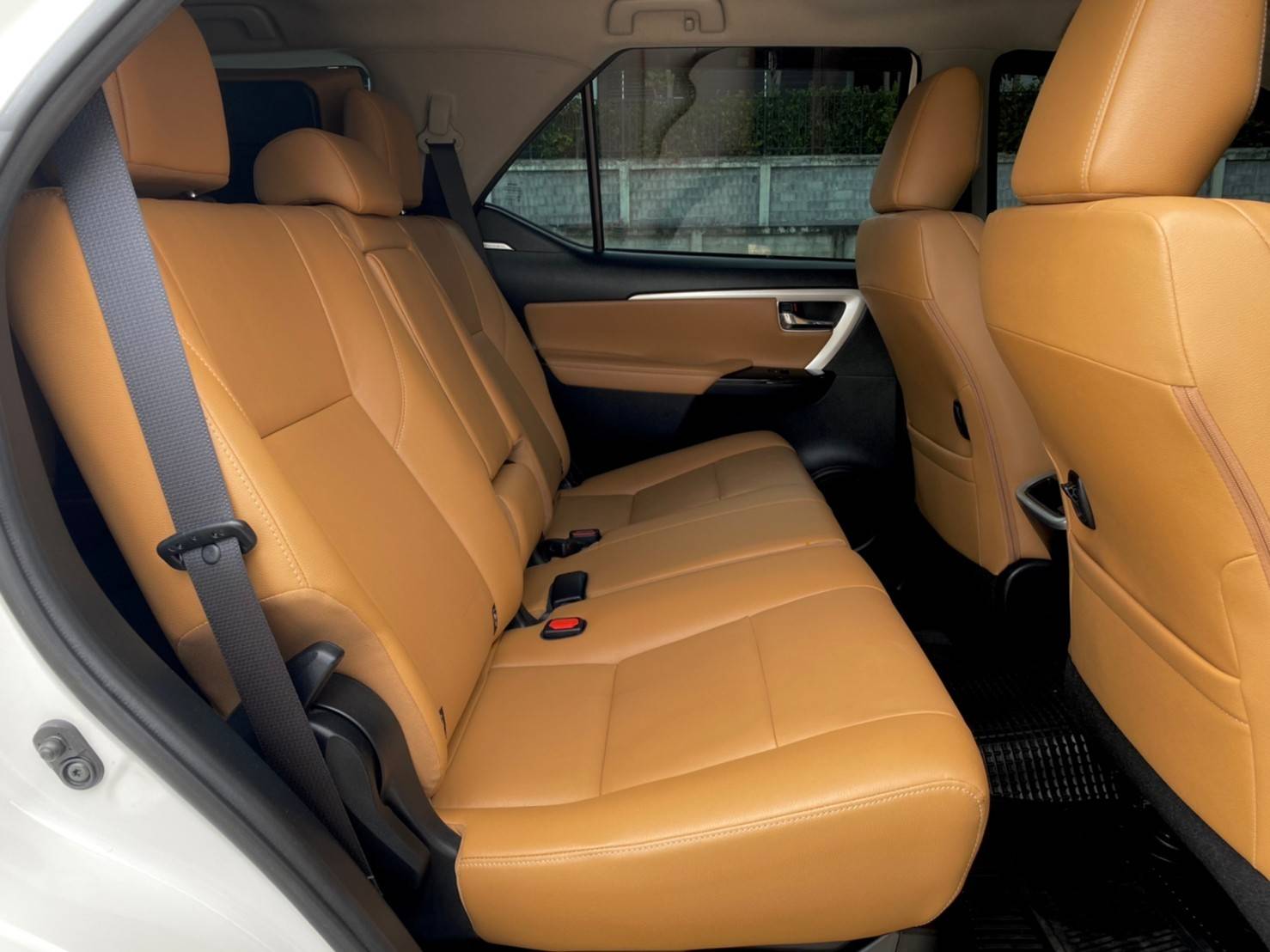 TOYOTA FORTUNER 2.8V 4WD ปี 2019 ไมล์น้อย 33,xxx km. สภาพสีเดิมๆ เข้าเช็คศูนย์ทุกระยะ การันตีไม่มีชน (รูปที่ 9)