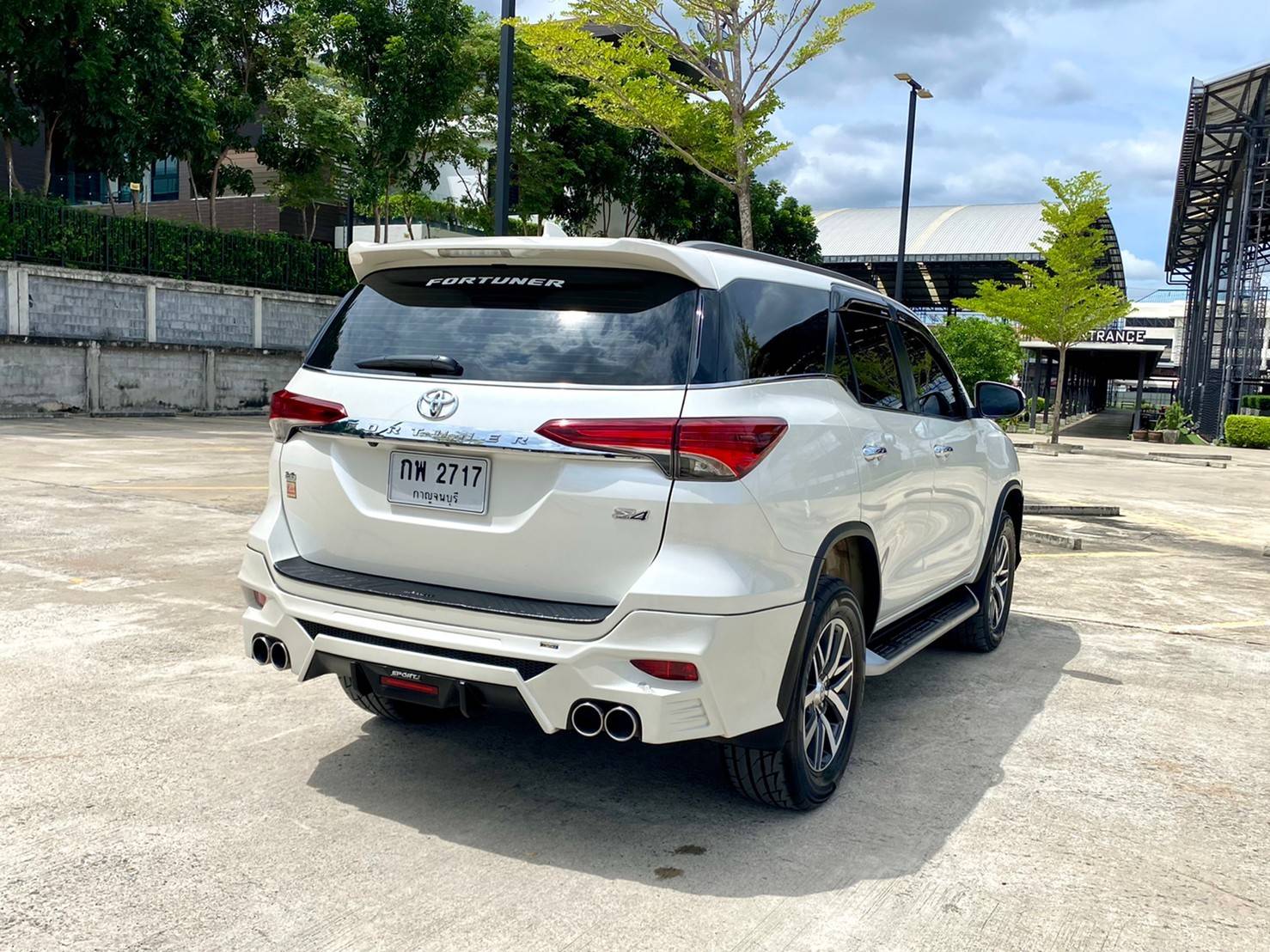 TOYOTA FORTUNER 2.8V 4WD ปี 2019 ไมล์น้อย 33,xxx km. สภาพสีเดิมๆ เข้าเช็คศูนย์ทุกระยะ การันตีไม่มีชน