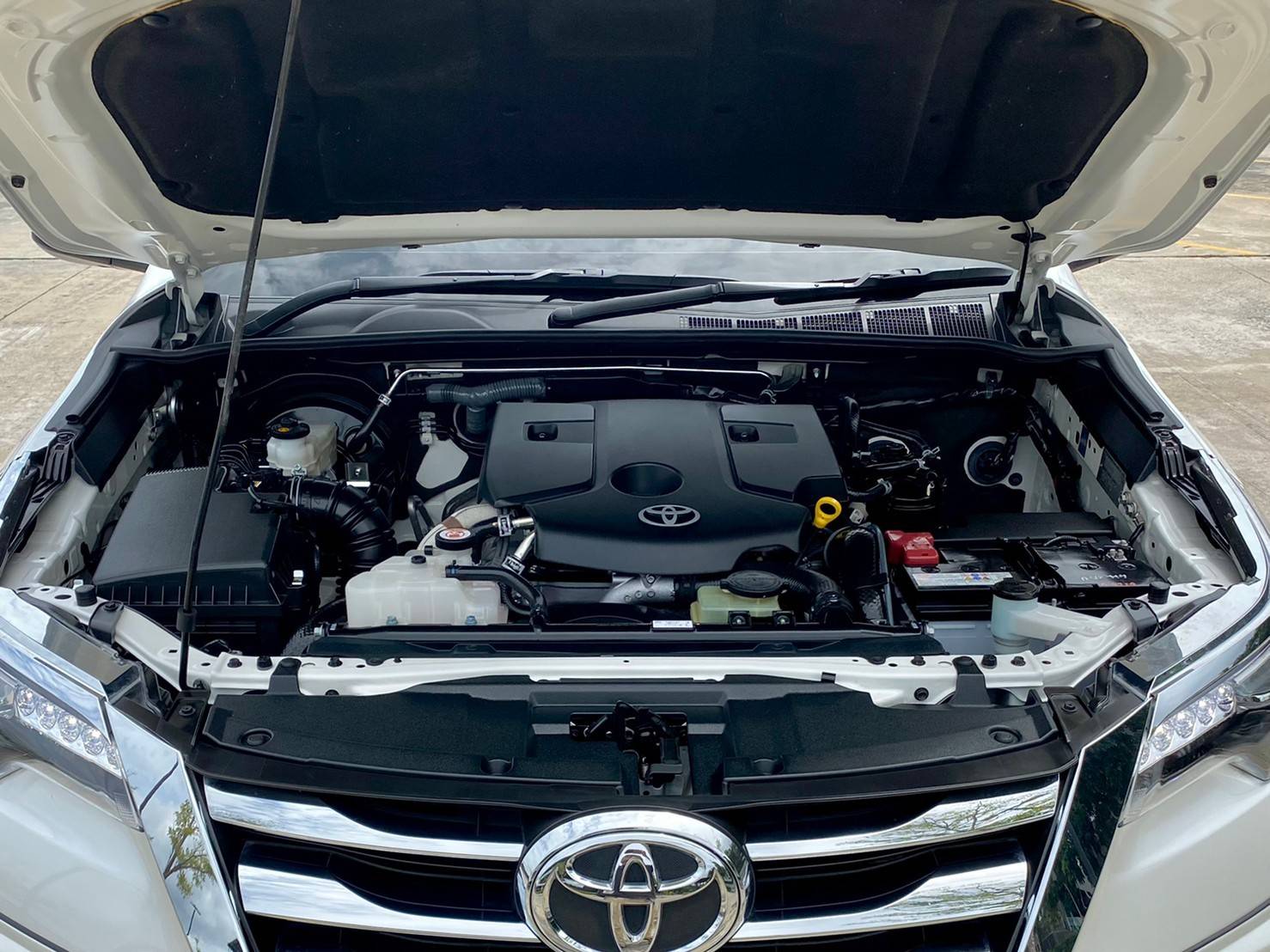 TOYOTA FORTUNER 2.8V 4WD ปี 2019 ไมล์น้อย 33,xxx km. สภาพสีเดิมๆ เข้าเช็คศูนย์ทุกระยะ การันตีไม่มีชน (รูปที่ 5)