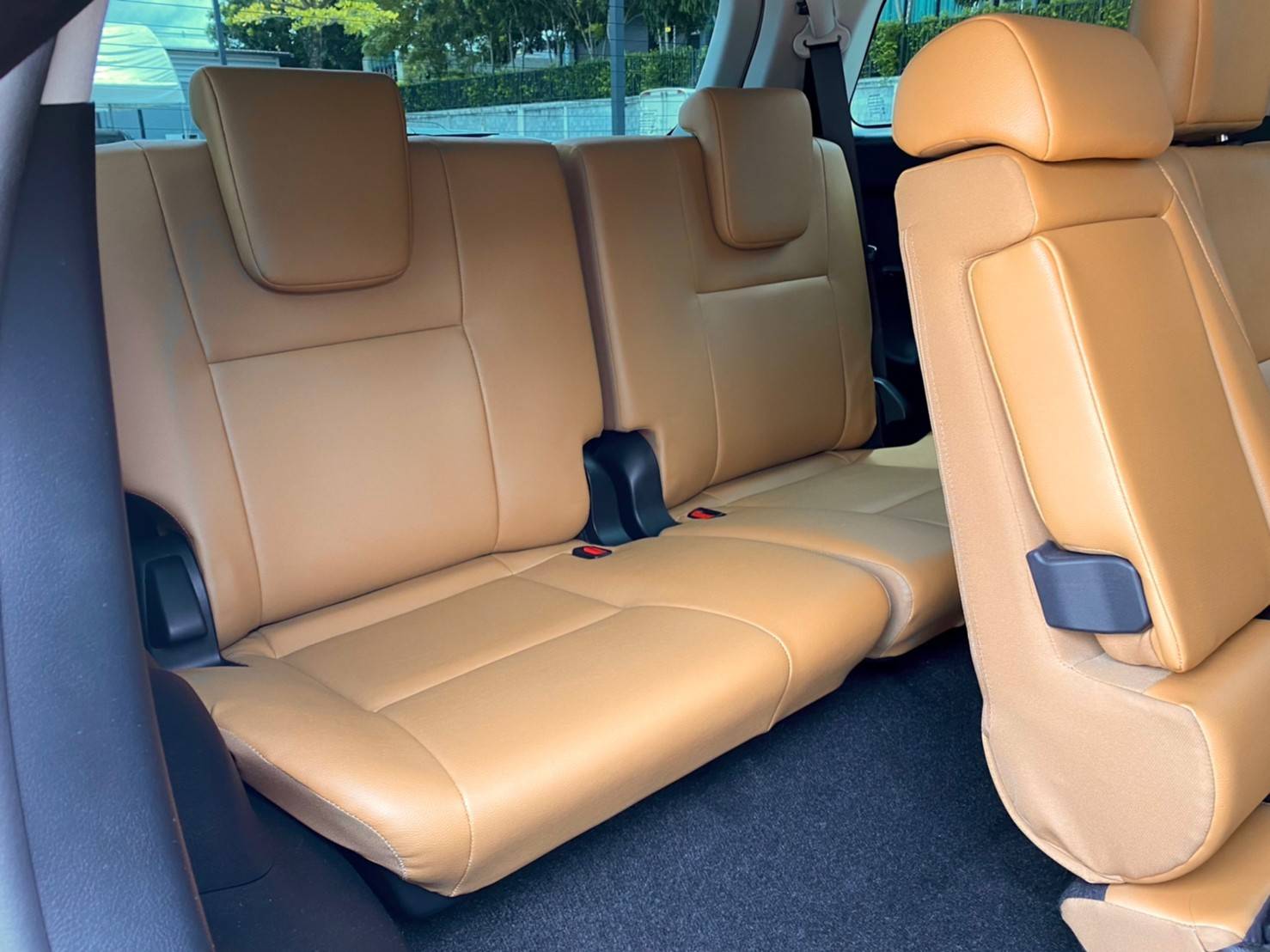 TOYOTA FORTUNER 2.8V 4WD ปี 2019 ไมล์น้อย 33,xxx km. สภาพสีเดิมๆ เข้าเช็คศูนย์ทุกระยะ การันตีไม่มีชน (รูปที่ 8)
