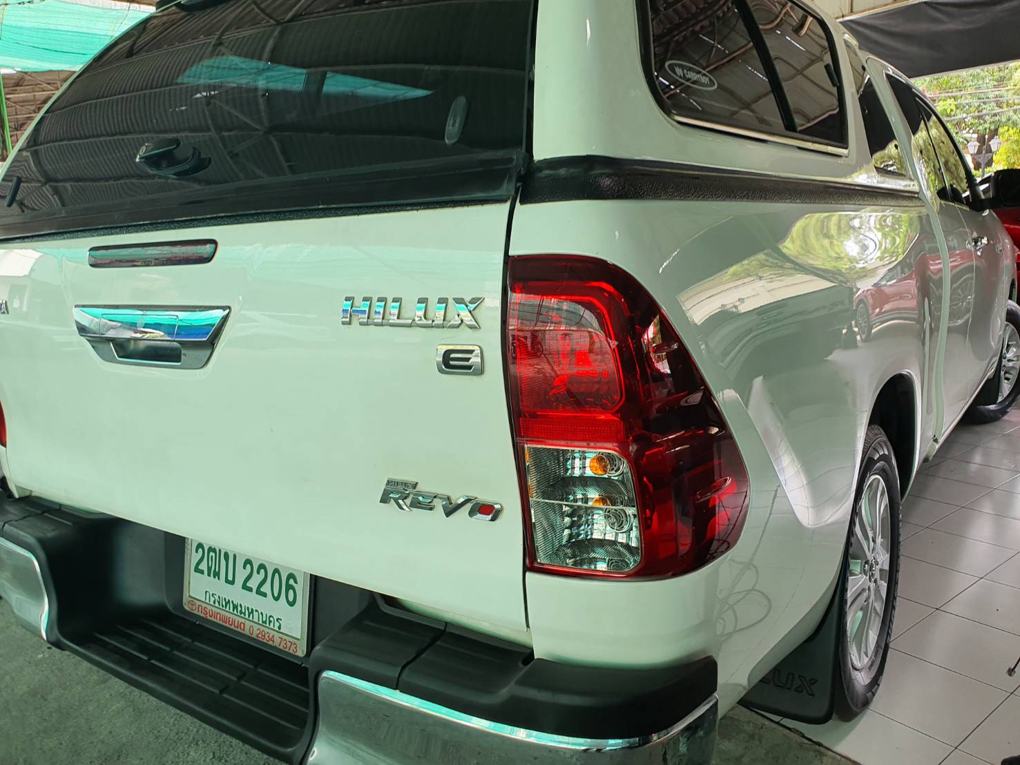 Toyota Hilux Revo 2.4E Smart cab สีขาว ปี 2018พร้อมหลังคา