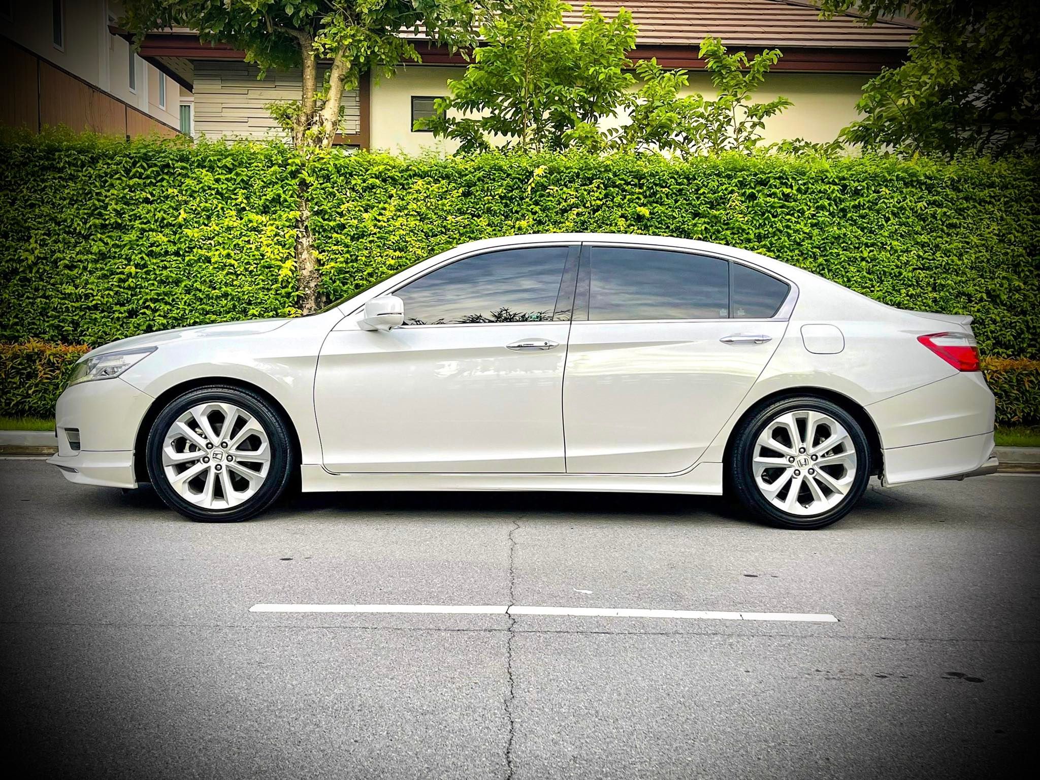 Honda Accord 2.4 EL Navi Tech Sunroof