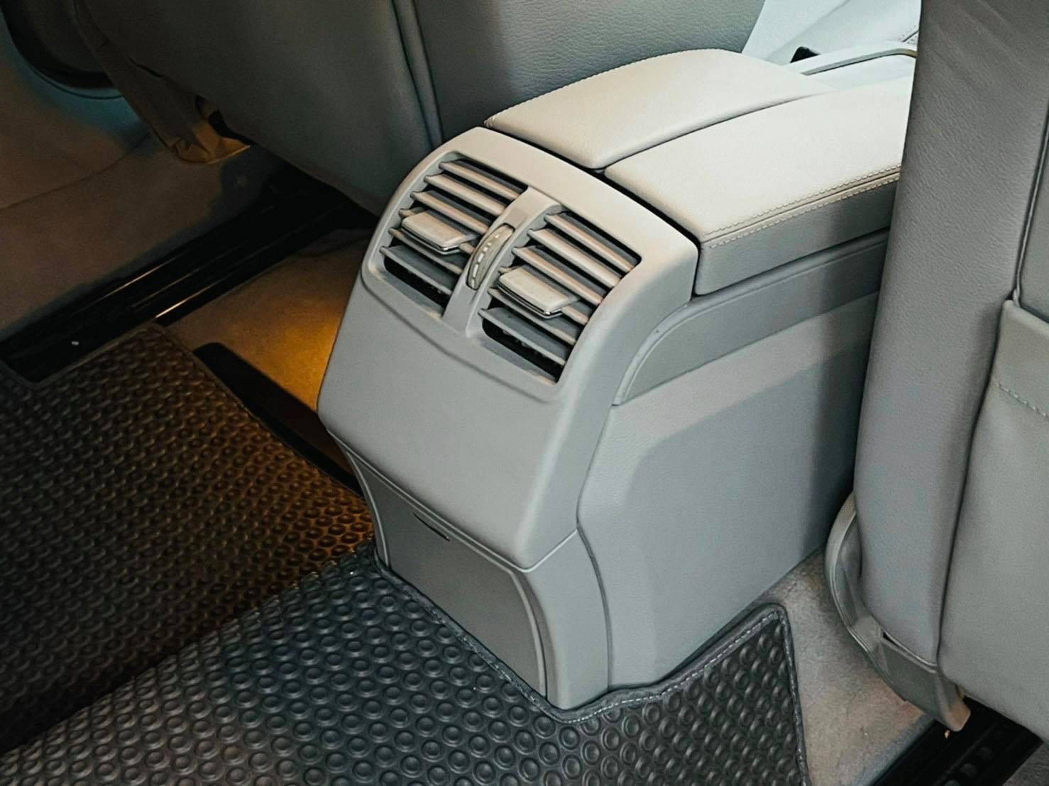 Mercedes Benz E200 รถศูนย์ ตัวจริงโคตรสวย (รูปที่ 20)