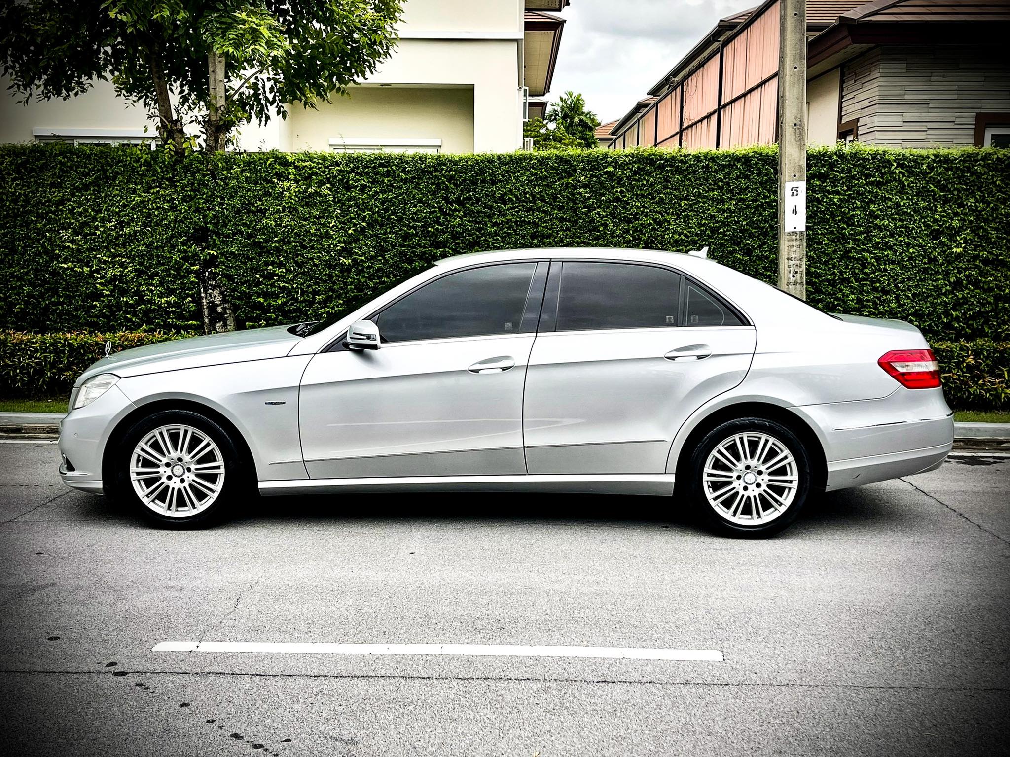 Mercedes Benz E200 รถศูนย์ ตัวจริงโคตรสวย