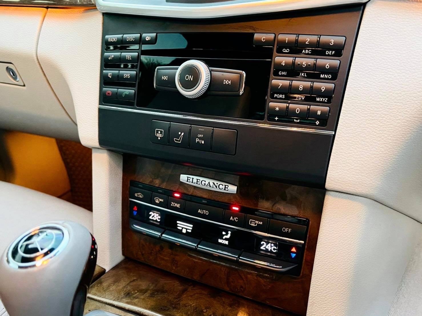 Mercedes Benz E200 รถศูนย์ ตัวจริงโคตรสวย (รูปที่ 13)
