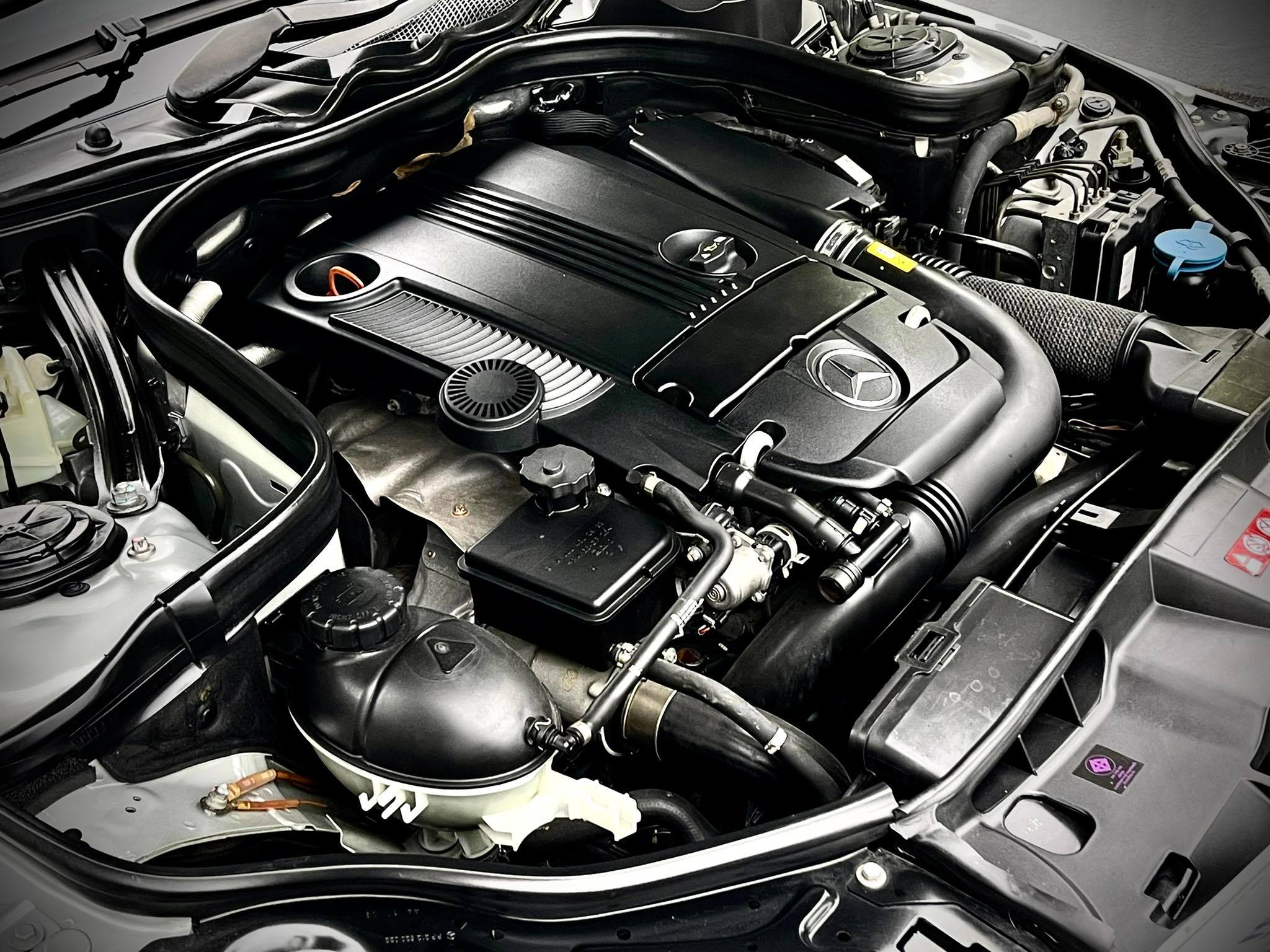 Mercedes Benz E200 รถศูนย์ ตัวจริงโคตรสวย (รูปที่ 22)