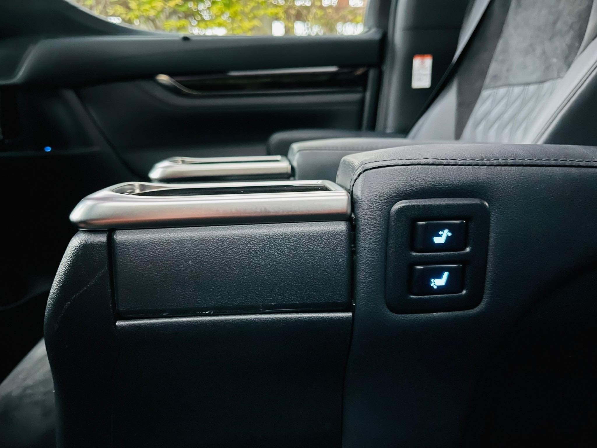 Toyota Alphard 2หมื่นโล โฉมปัจจุบัน ใครไม่มี เรามี (รูปที่ 27)