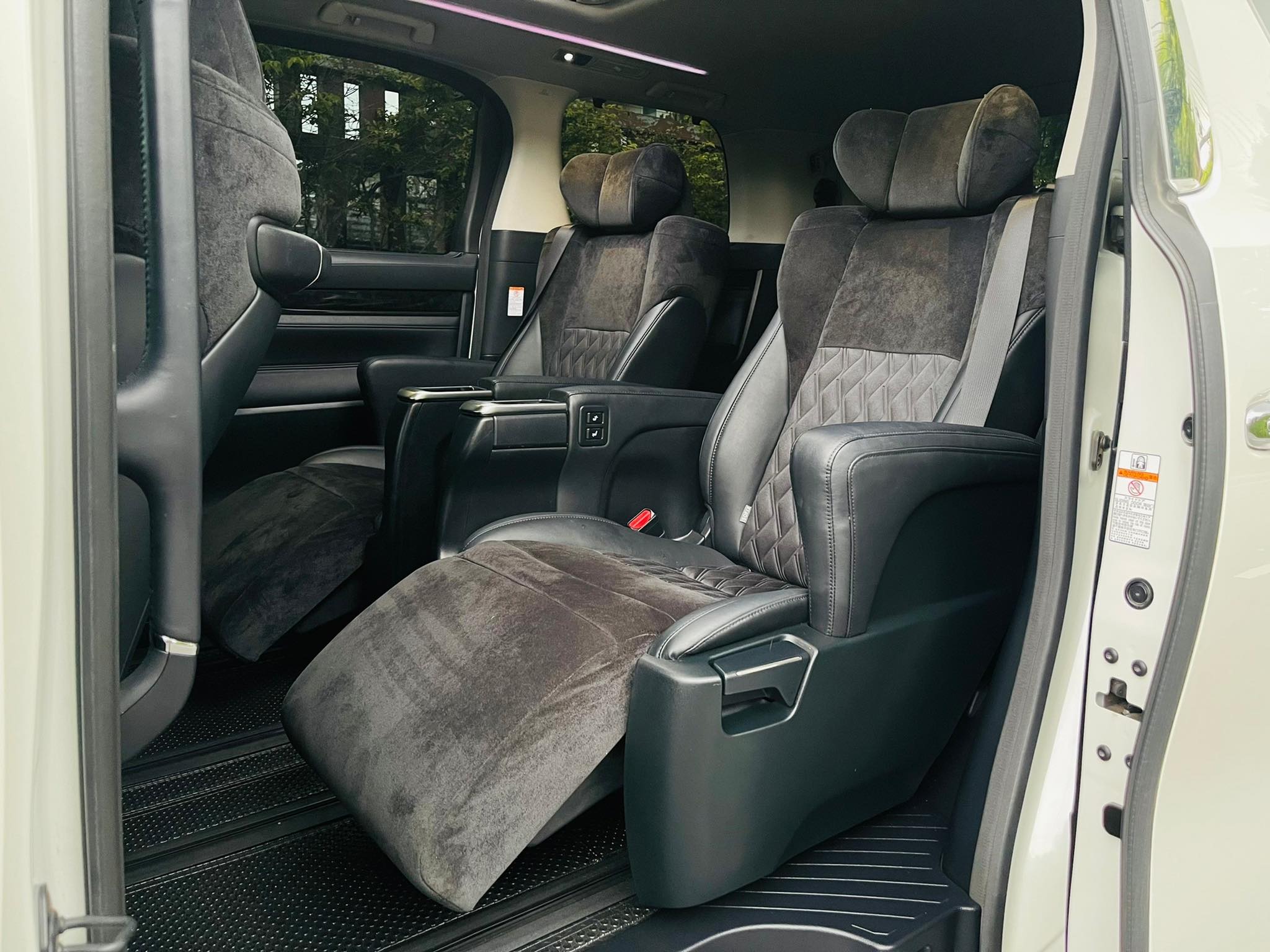 Toyota Alphard 2หมื่นโล โฉมปัจจุบัน ใครไม่มี เรามี