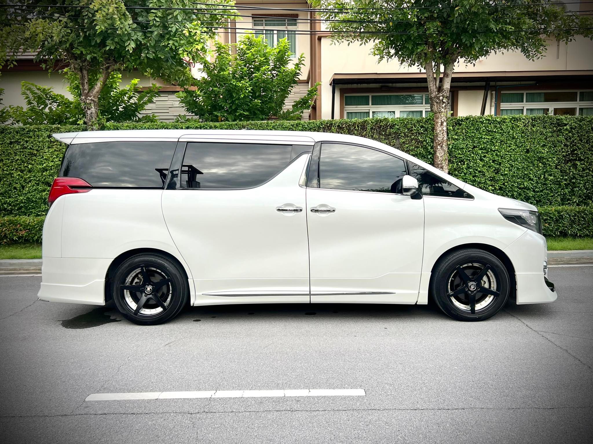 Toyota Alphard 2หมื่นโล โฉมปัจจุบัน ใครไม่มี เรามี