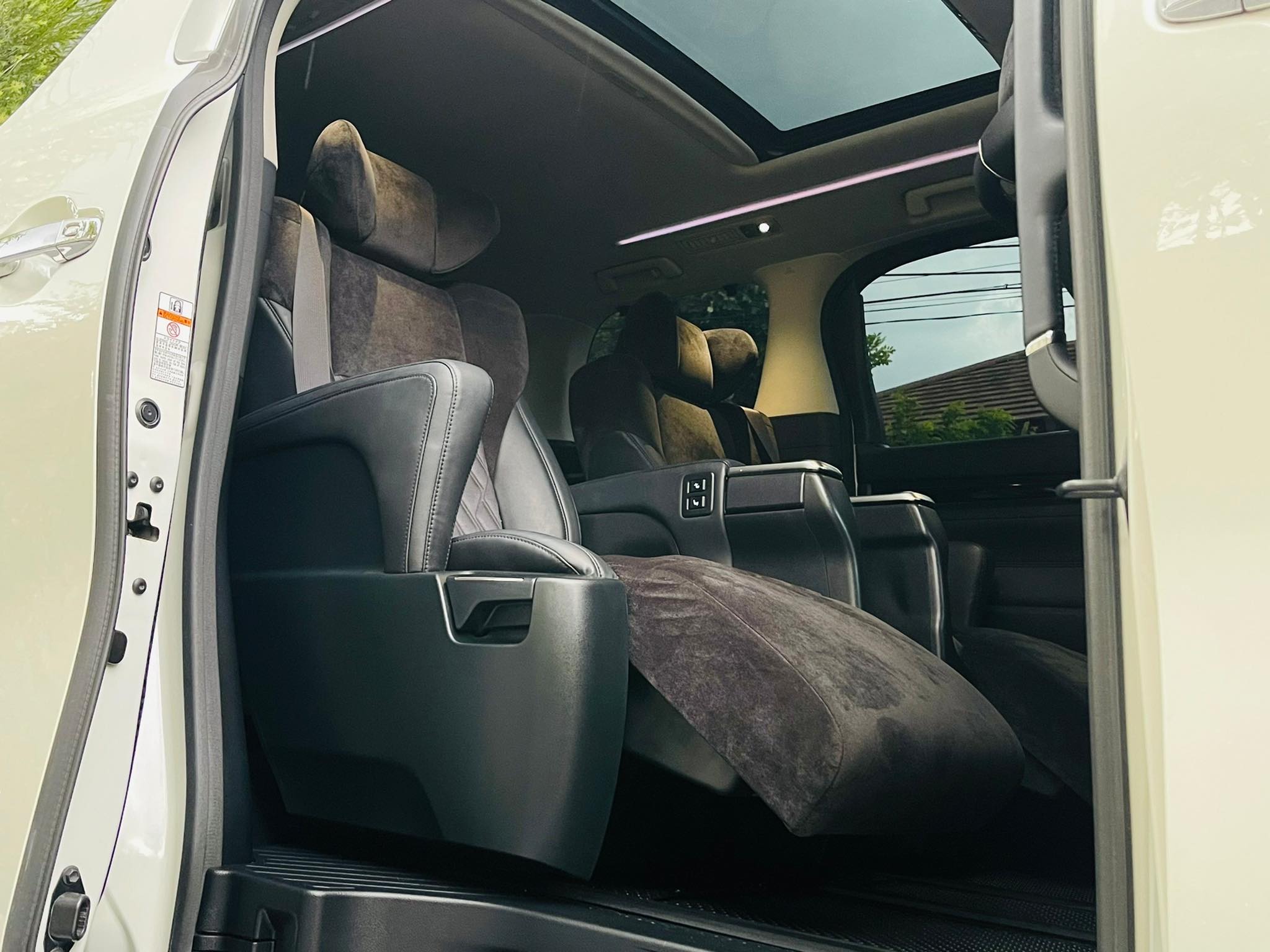 Toyota Alphard 2หมื่นโล โฉมปัจจุบัน ใครไม่มี เรามี (รูปที่ 28)
