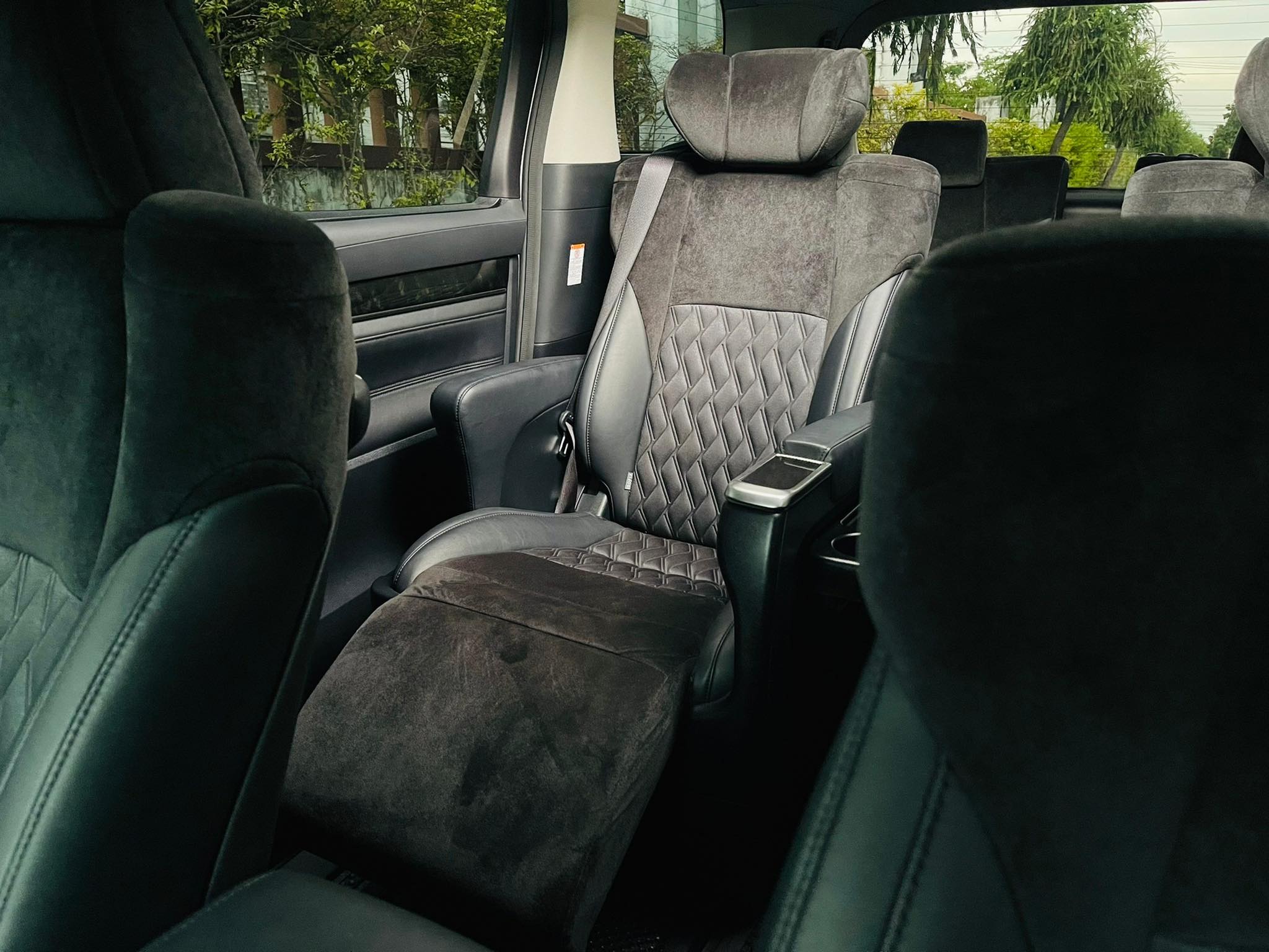 Toyota Alphard 2หมื่นโล โฉมปัจจุบัน ใครไม่มี เรามี