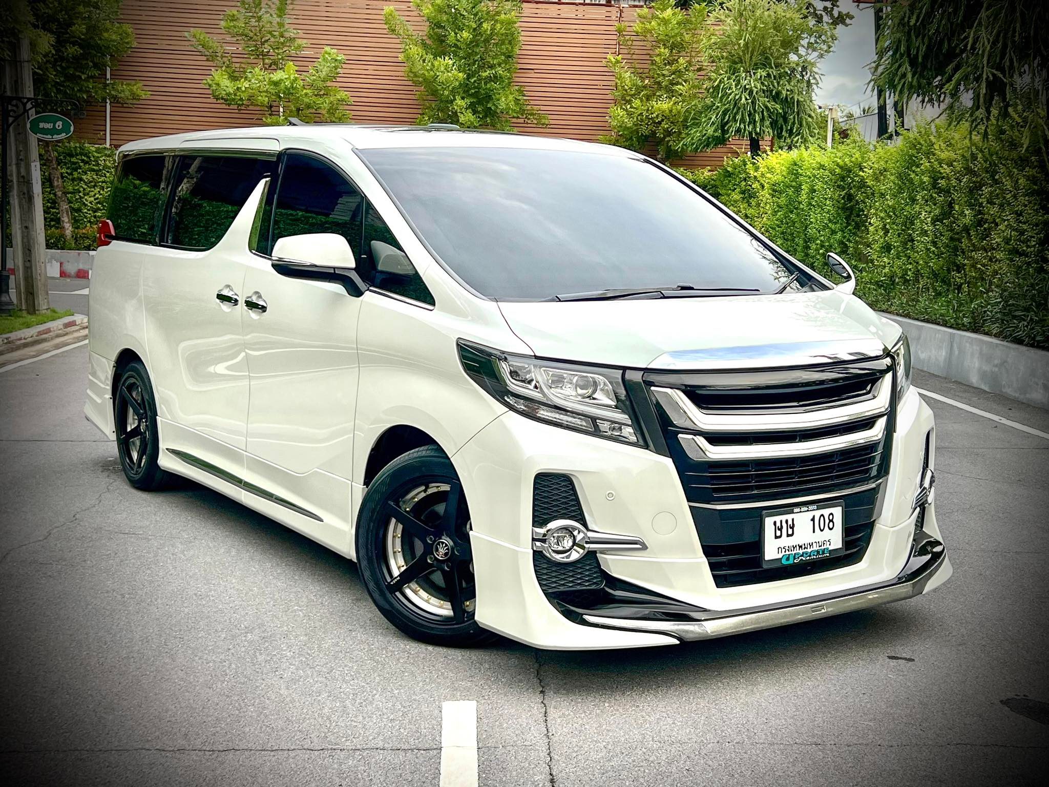 Toyota Alphard 2หมื่นโล โฉมปัจจุบัน ใครไม่มี เรามี