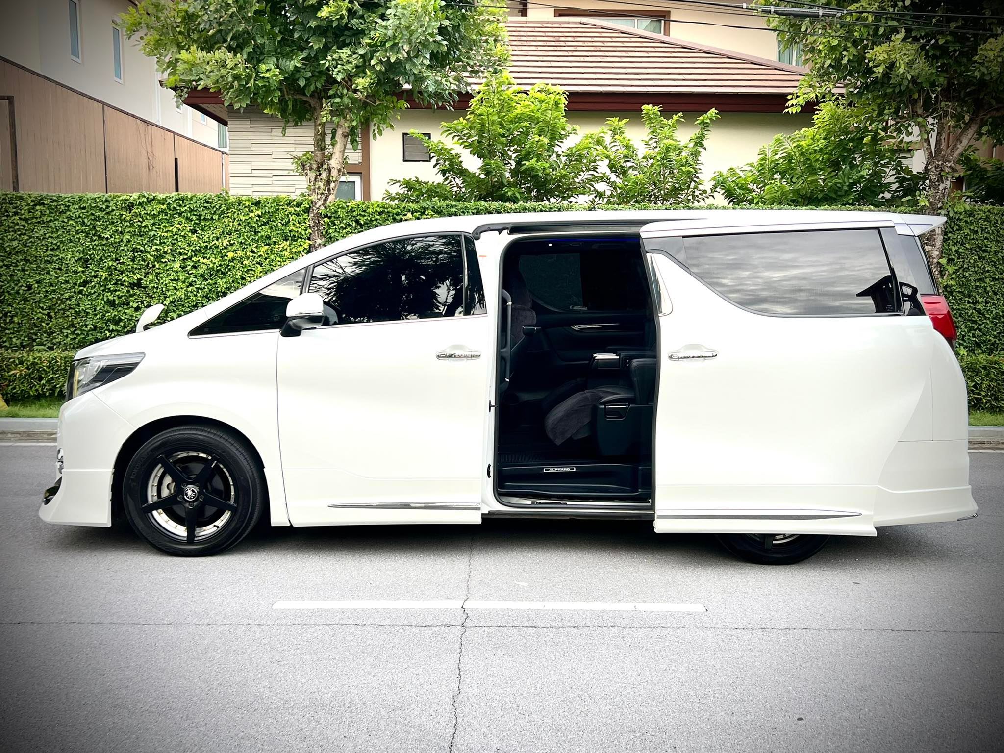 Toyota Alphard 2หมื่นโล โฉมปัจจุบัน ใครไม่มี เรามี