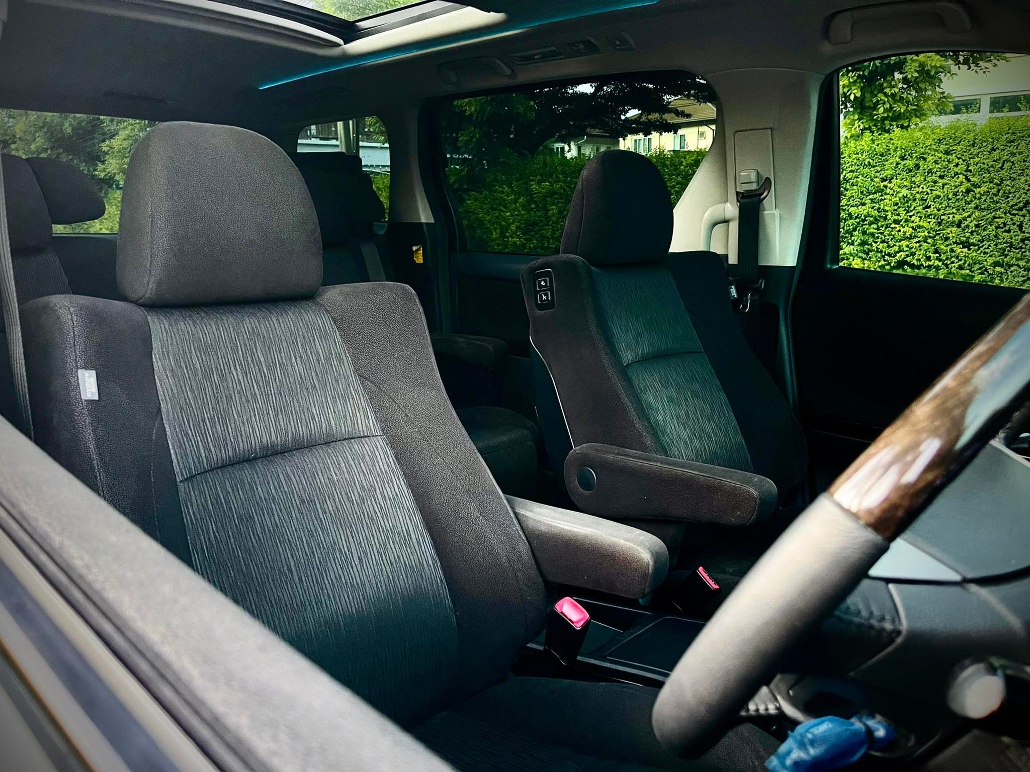 Toyota Vellfire 2.4V เหมือนจะดุดัน แต่อ่อนโยน (รูปที่ 31)