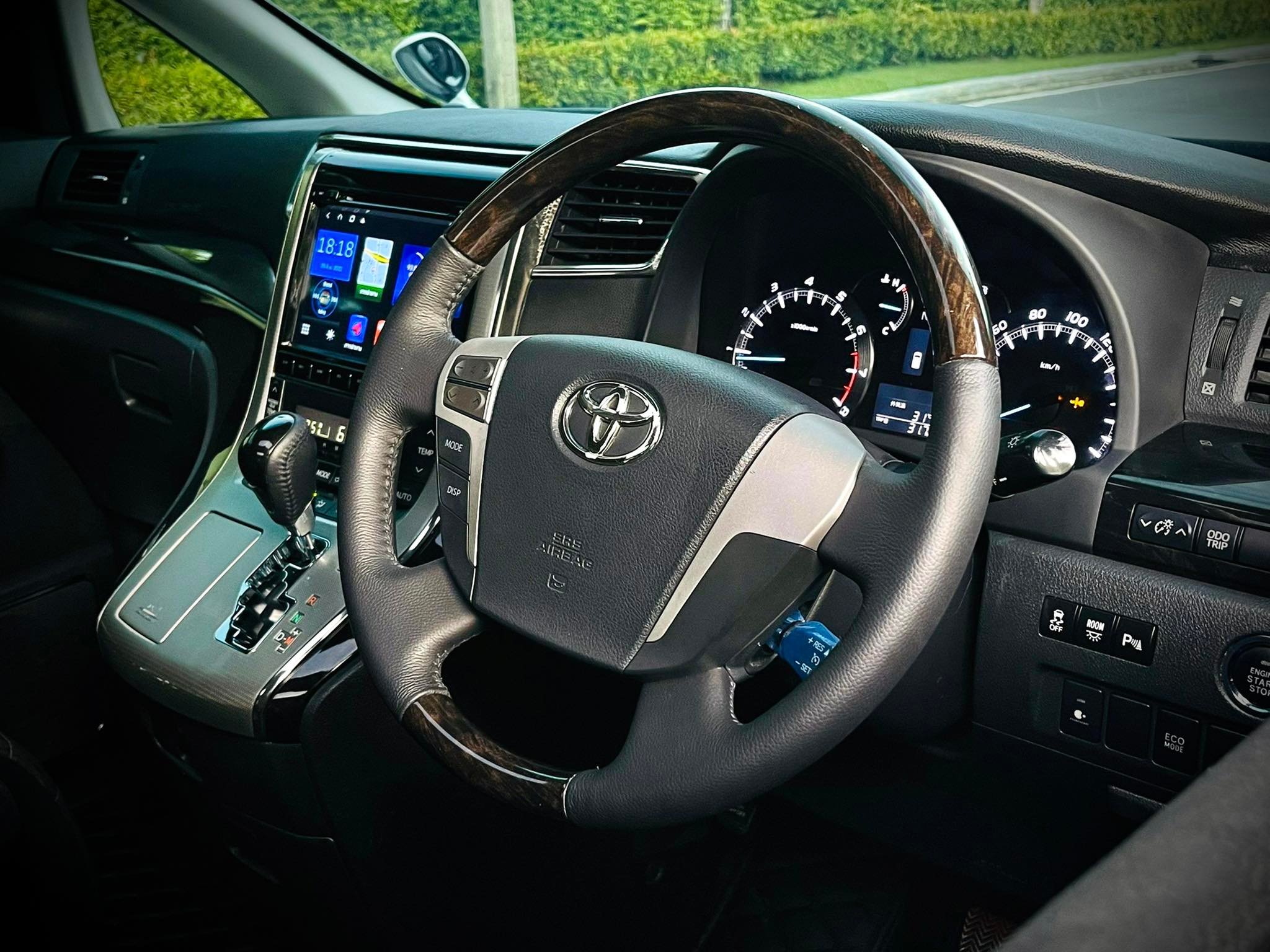 Toyota Vellfire 2.4V เหมือนจะดุดัน แต่อ่อนโยน (รูปที่ 32)