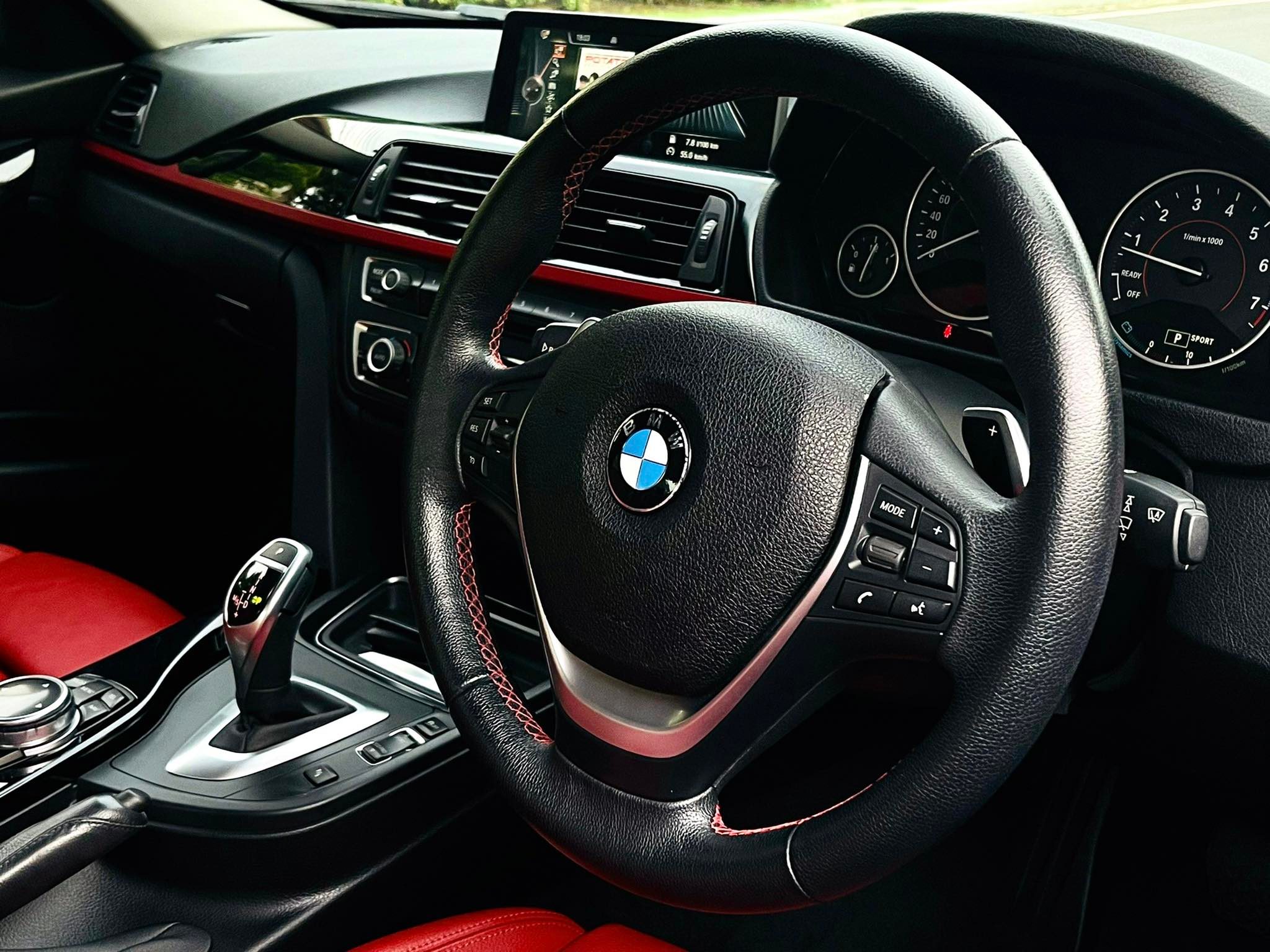 BMW Series 320i Sport สภาพคันนี้ โคตรใหม่เลยคะ ใหม่จริงๆ เอาคอเป็นประกันเลยนะ