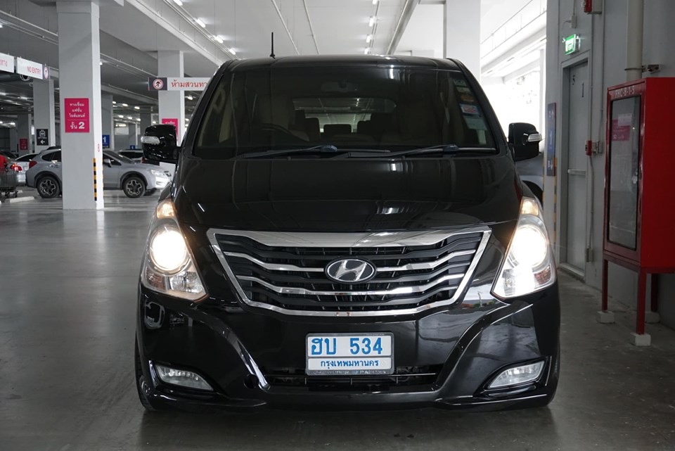 Hyundai H-1 ปี 2011 สีดำ