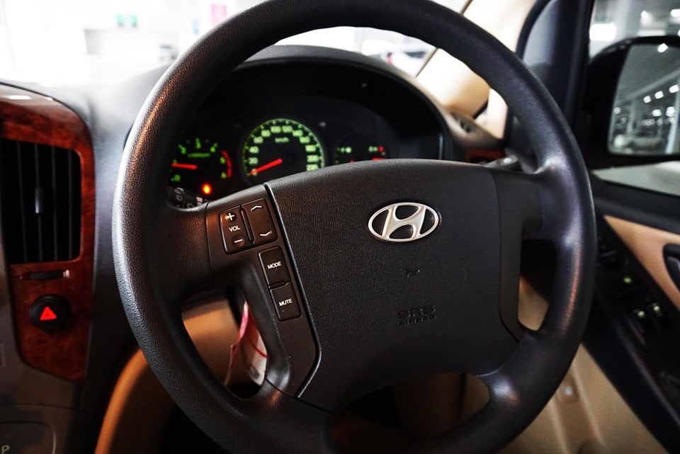 Hyundai H-1 ปี 2011 สีดำ (รูปที่ 3)