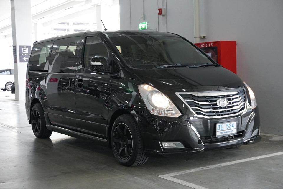 Hyundai H-1 ปี 2011 สีดำ