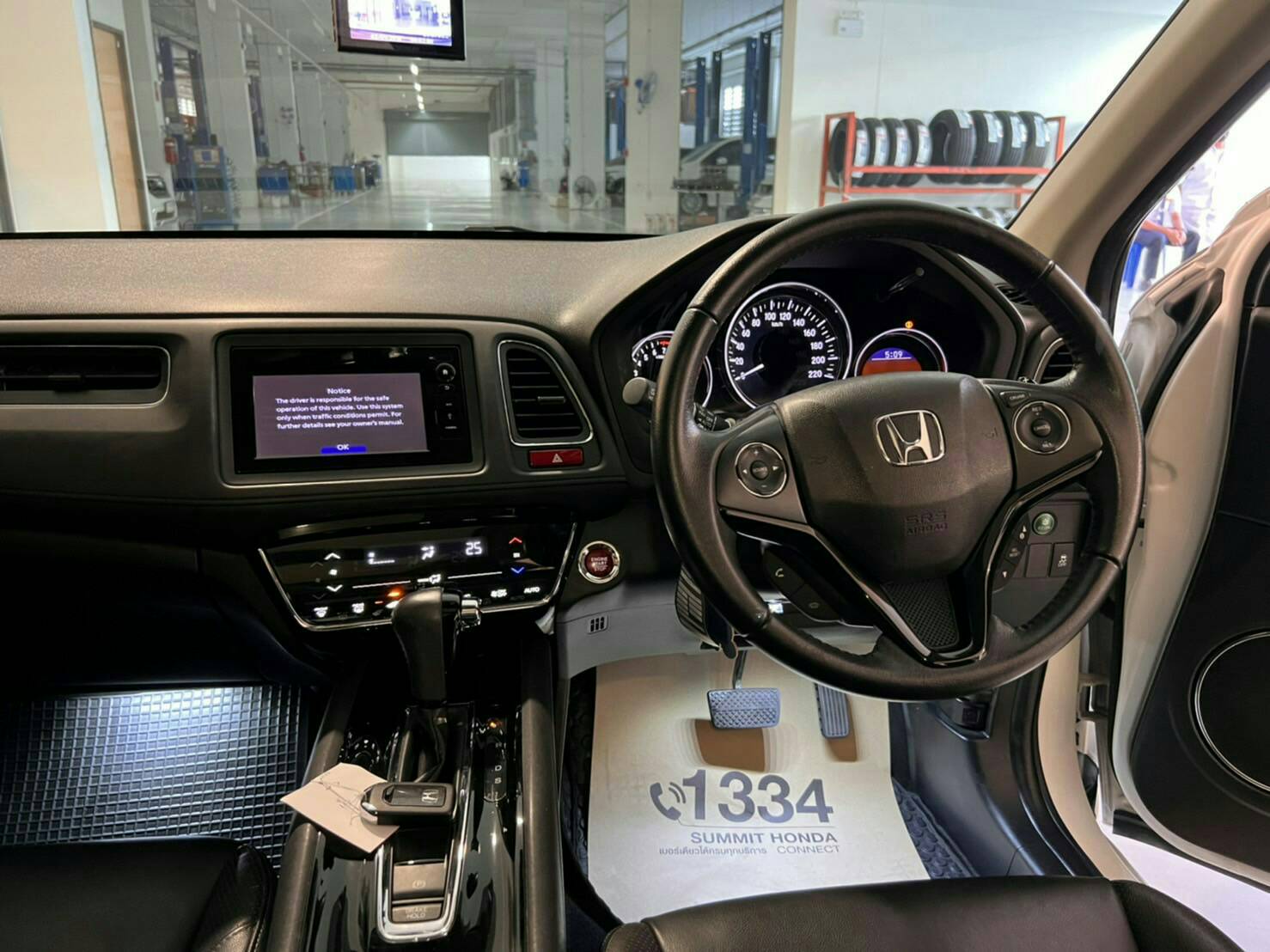 HRV 2017 รุ่นท๊อป เลขไมล์ 46,231 กม ไม่เคยชน เช็คศูนย์ตลอด ฟรีประกันภัยชั้นหนึ่ง 1 ปี (รูปที่ 9)