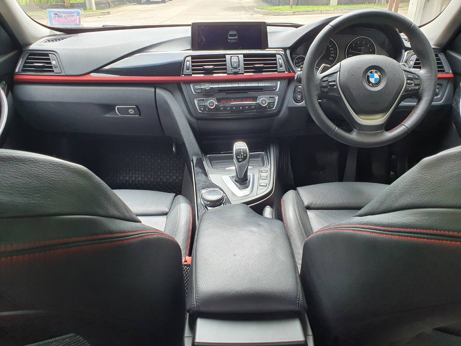 BMW 320i Sport F30 ปี 2014 จด ปี2015 สีขาว มือ1 เช็คศูนย์ตลอด