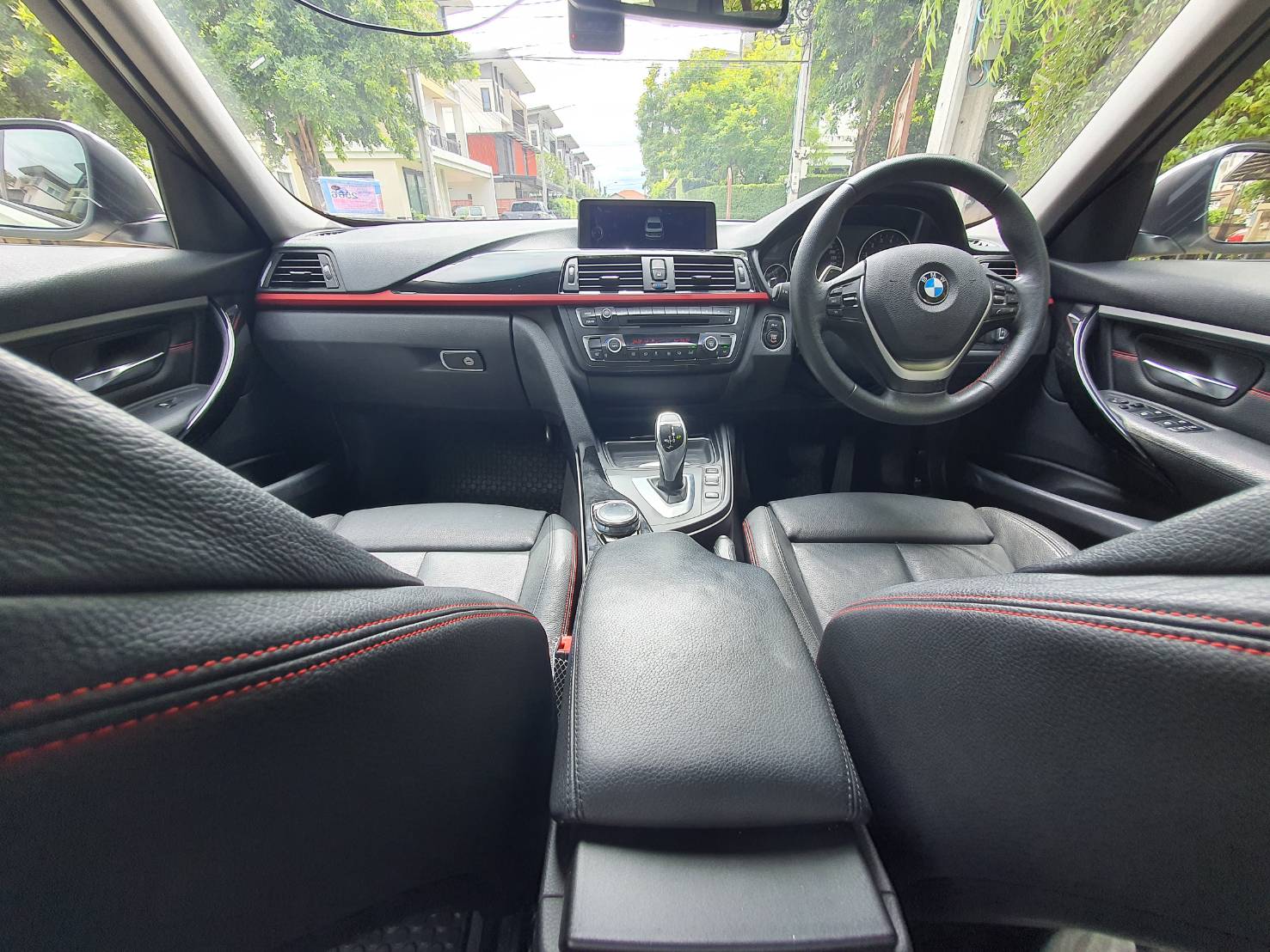 BMW 320i Sport F30 ปี 2014 จด ปี2015 สีขาว มือ1 เช็คศูนย์ตลอด