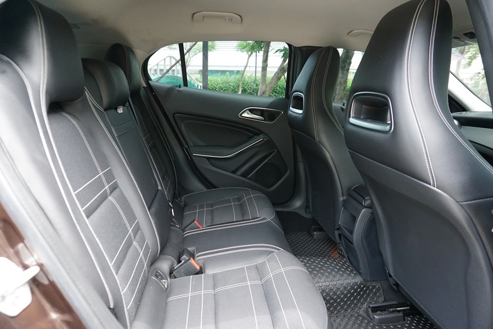Mercedes-Benz GLA-Class X156 GLA200 ปี 2014 สีน้ำตาล (รูปที่ 11)
