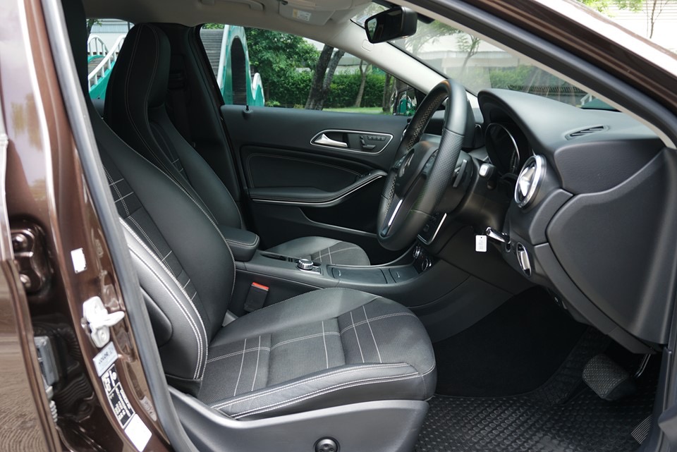 Mercedes-Benz GLA-Class X156 GLA200 ปี 2014 สีน้ำตาล (รูปที่ 13)