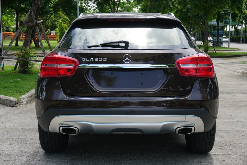 Mercedes-Benz GLA-Class X156 GLA200 ปี 2014 สีน้ำตาล (รูปที่ 8)