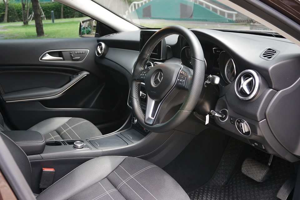 Mercedes-Benz GLA-Class X156 GLA200 ปี 2014 สีน้ำตาล (รูปที่ 15)
