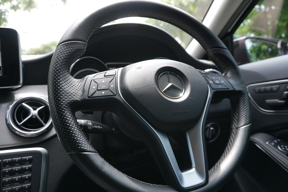 Mercedes-Benz GLA-Class X156 GLA200 ปี 2014 สีน้ำตาล (รูปที่ 2)