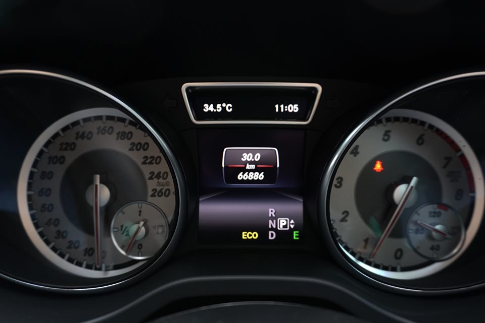 Mercedes-Benz GLA-Class X156 GLA200 ปี 2014 สีน้ำตาล (รูปที่ 3)
