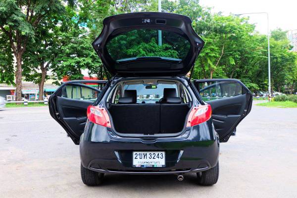 2012 Mazda 2 Hatchback (5 ประตู) สีดำ (รูปที่ 5)