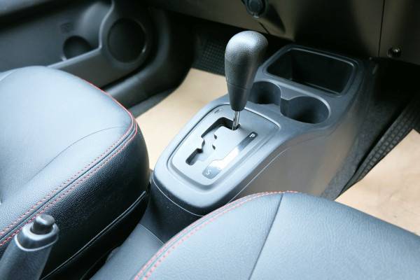 2012 Mazda 2 Hatchback (5 ประตู) สีดำ (รูปที่ 3)