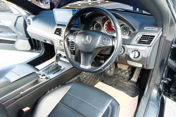 2012 Mercedes-Benz E200 Couped สีดำ (รูปที่ 3)