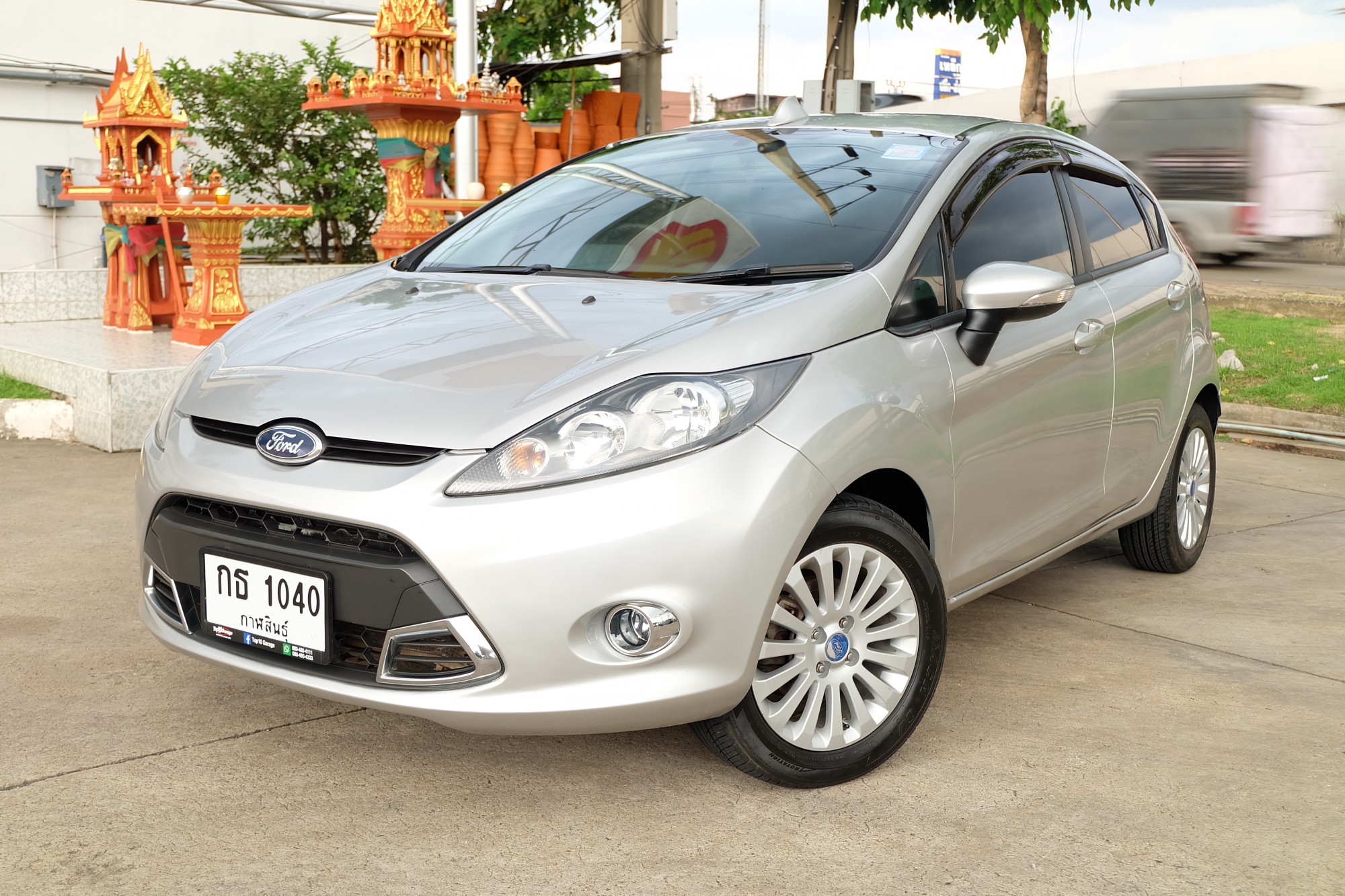 2013 Ford Fiesta สีเทา