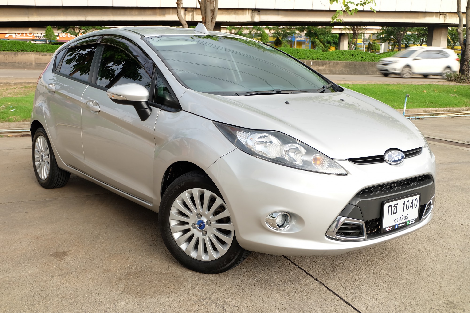 2013 Ford Fiesta สีเทา