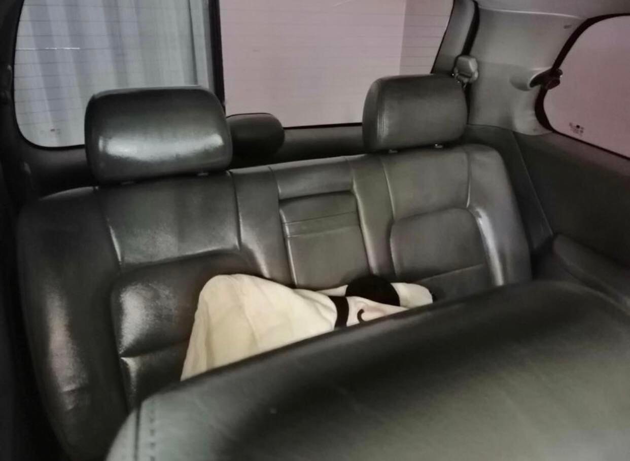 1998 Kia Carnival สีเทา (รูปที่ 4)