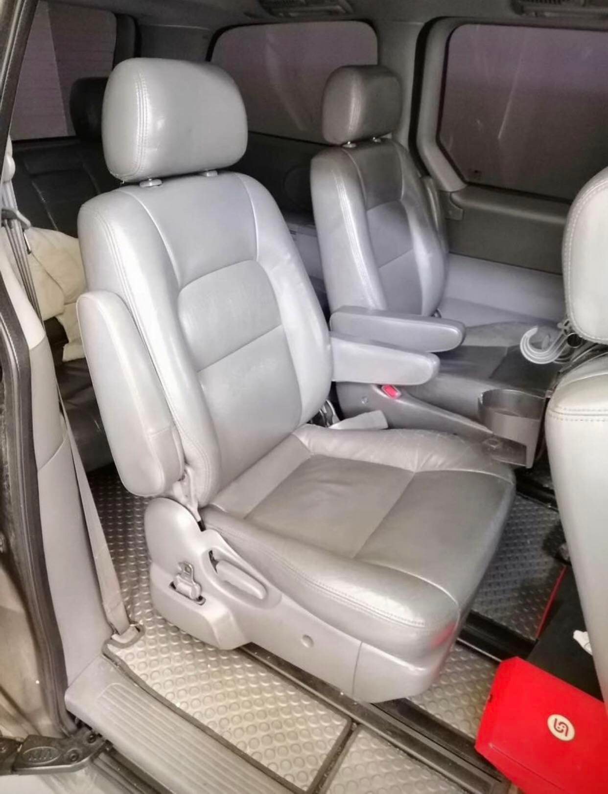 1998 Kia Carnival สีเทา (รูปที่ 5)