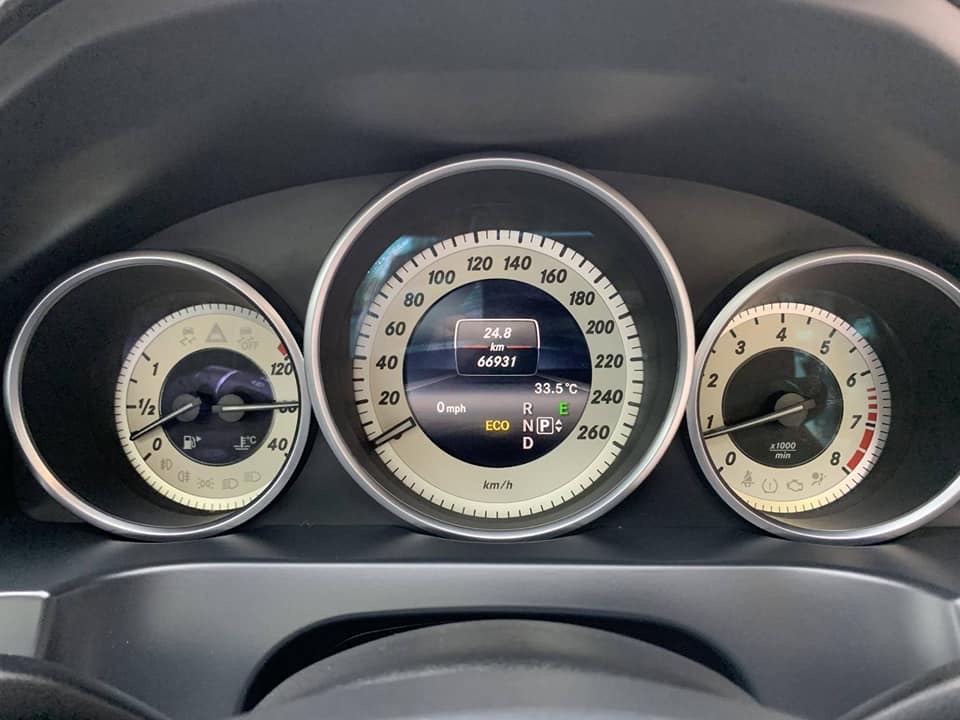 Mercedes-Benz E-Class W207 E200 ปี 2013 สีขาว (รูปที่ 11)