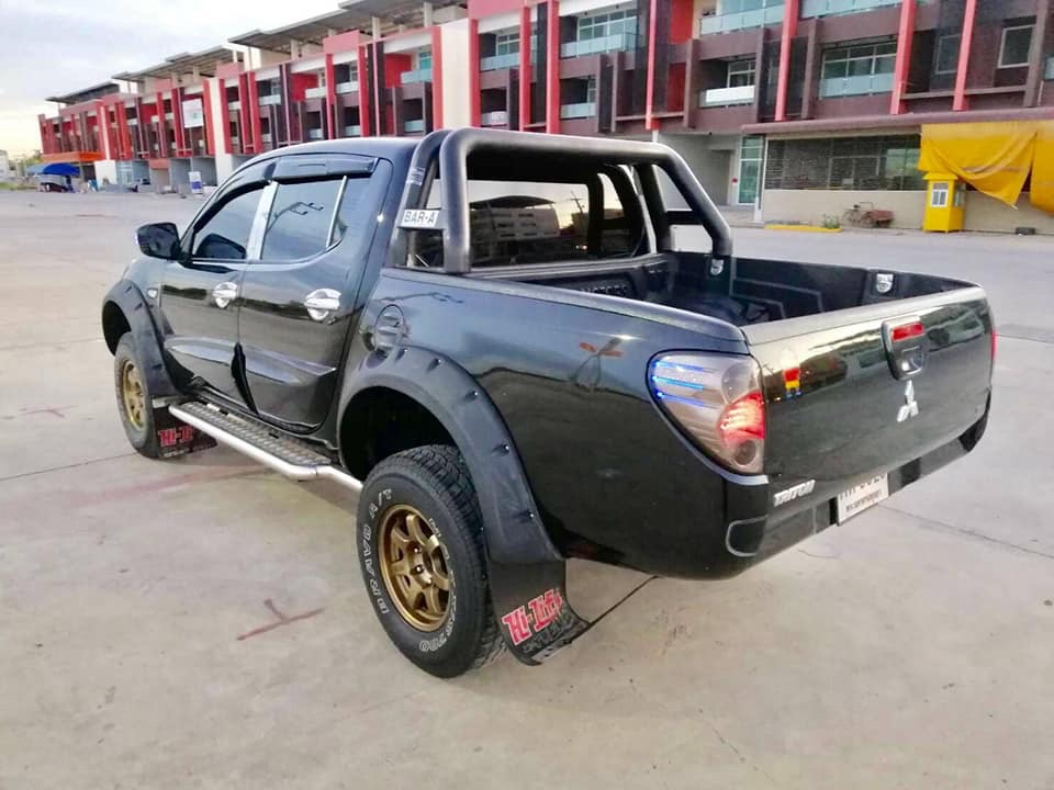 Mitsubishi Triton Double cab ปี 2010 สีดำ (รูปที่ 2)