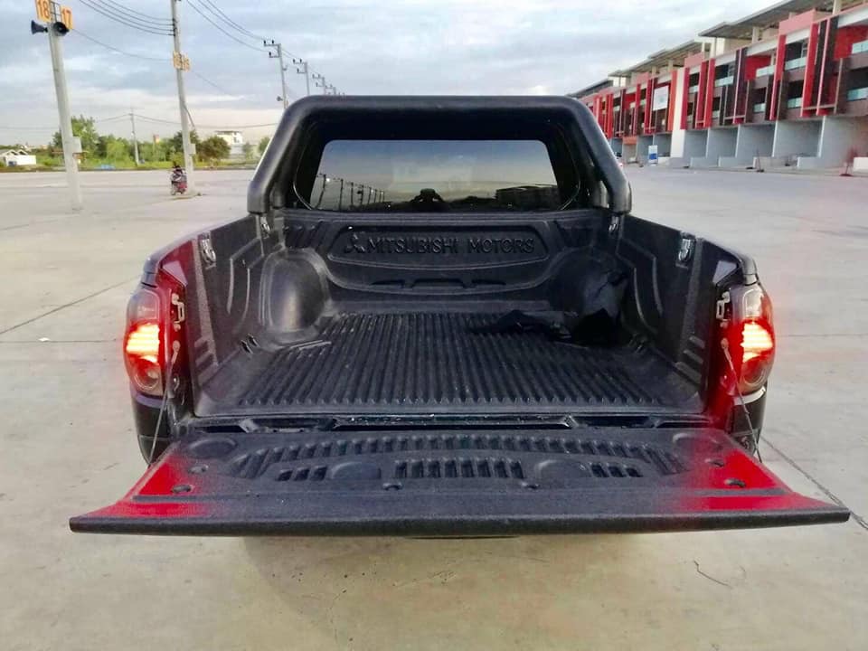 Mitsubishi Triton Double cab ปี 2010 สีดำ (รูปที่ 11)