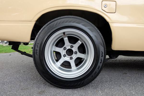 1981 Toyota Hilux LN30 สีเหลือง (รูปที่ 14)