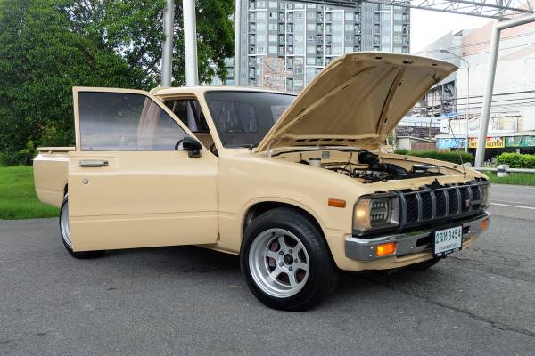 1981 Toyota Hilux LN30 สีเหลือง (รูปที่ 8)