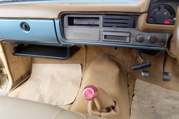 1981 Toyota Hilux LN30 สีเหลือง (รูปที่ 4)