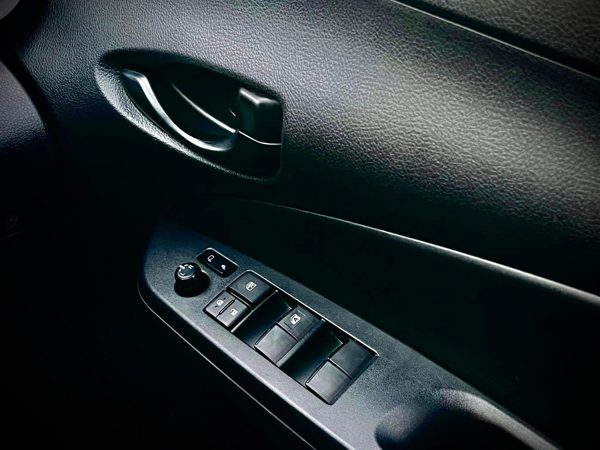 Toyota Yaris 5Dr. 2หมื่นโล ใหม่ทุกตรงที่มอง (รูปที่ 15)