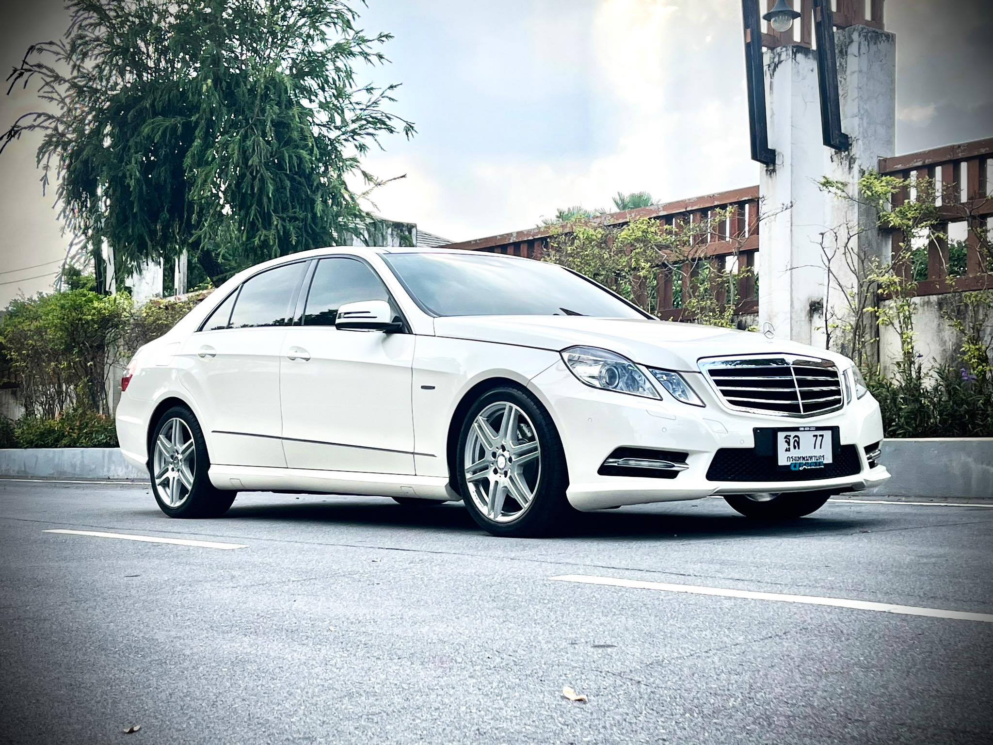 Mercedes Benz E250 CGi AMG เกียร์คอ โคตรใหม่เลยคะ คันนี้