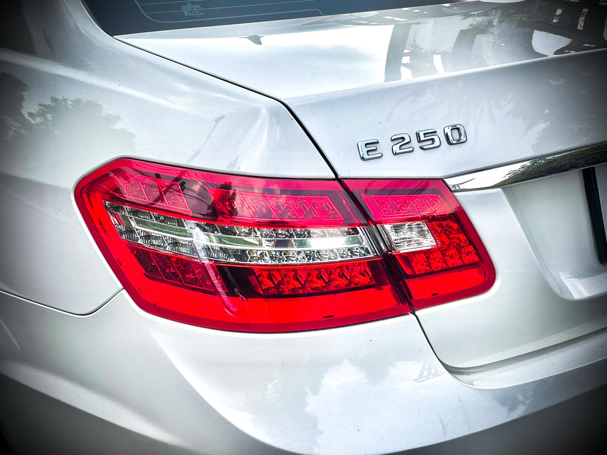 Mercedes Benz E250 CGi AMG เกียร์คอ โคตรใหม่เลยคะ คันนี้